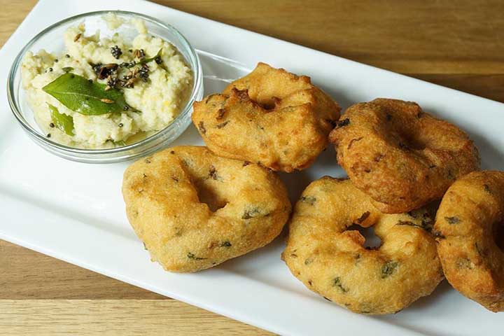 Lip Smacking Vada using urad dhal